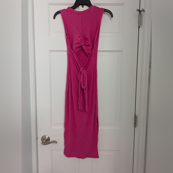 Elegant Pink Sleeveless Dress - Picture 3 of 7